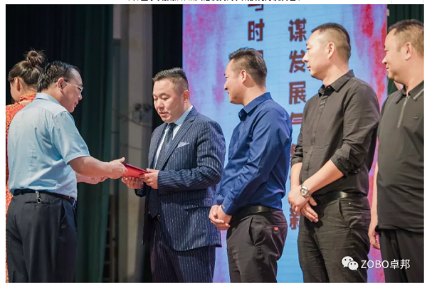 卓邦董事長張新峰應邀出席漯河職業(yè)技術學院辦學20周年校慶大會 卓邦董事長張新峰應邀出席漯河職業(yè)技術學院辦學20周年校慶大會