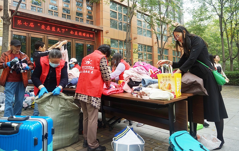 3發(fā)揮黨員先鋒模范作用 ZOBO卓邦第七屆“愛在藍天下”公益捐贈