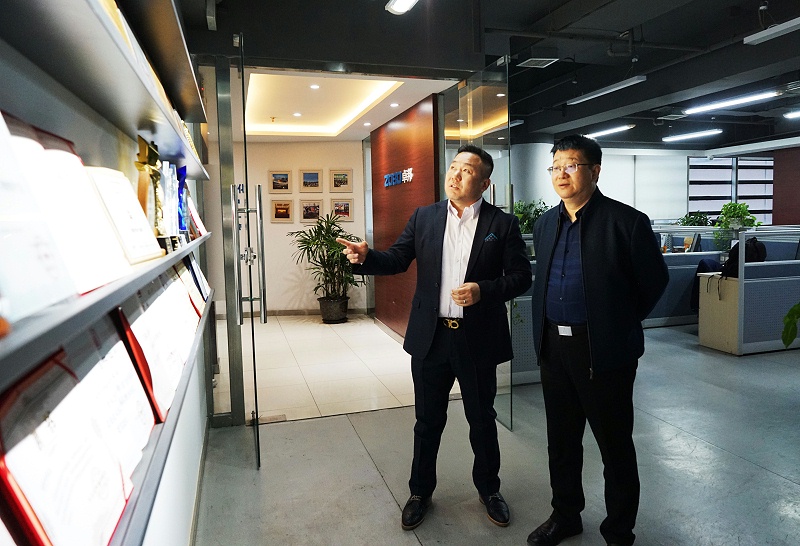 熱烈歡迎中國演藝設(shè)備技術(shù)協(xié)會理事長等領(lǐng)導(dǎo)一行蒞臨ZOBO卓邦調(diào)研指導(dǎo)